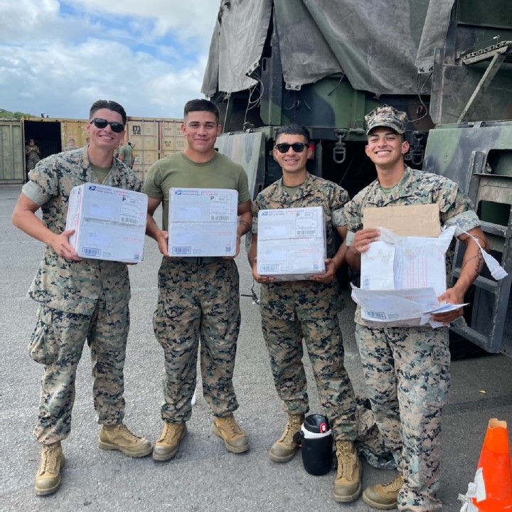 holiday-giving-military